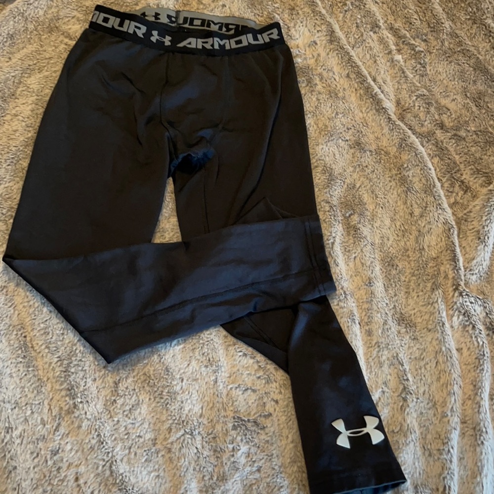 Boys  YL Under Armour cold gear leggings